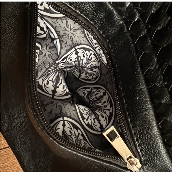 Woven studded shoulder bag - Picture 10 of 16